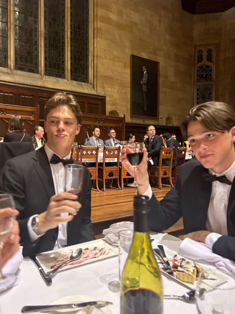 School People Student, Le Rosey School, Boy Studying, London Boy, Uniform Aesthetic, Uni Life, Oxford University, Academic Motivation, Super Rich Kids