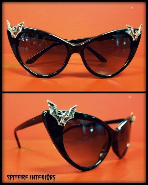 Goth Hairstyles, Metal Bat, Catwoman Cosplay, Cat Eye Sunnies, Goth Hair, Summer Goth, Big Sunglasses, Jewelry Outfit, Doja Cat