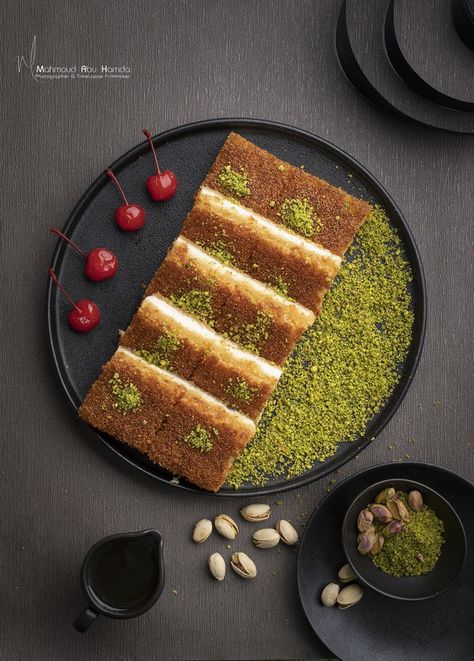 Arabic Food Photography, Arabian Sweets, Arabian Tea, Gastronomic Food, Sweets Photography, Arabic Sweets Recipes, حلويات عربية, Food Photography Dessert, Food Set Up