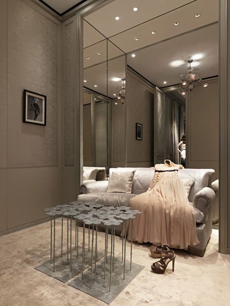 Dior fitting room Taipei 101, Mirror Wall Living Room, Fitting Room, Large Wall Mirror, Retail Interior, Store Interior, Flagship Store, Shop Interior Design, Shop Interior