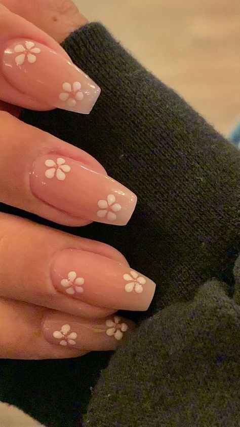 Gel Nails Ideas Summer Simple, Short Nails Ideas Summer 2024, Cute Nail Designs Pink And White, Prettiest Nail Designs, Gel Nails 2024 Trends Summer, Simple Gel Nail Designs Almond, Bold Nail Ideas, Cute Summer Nails Almond Short, Trendy Nails Ideas 2024 Summer Almond