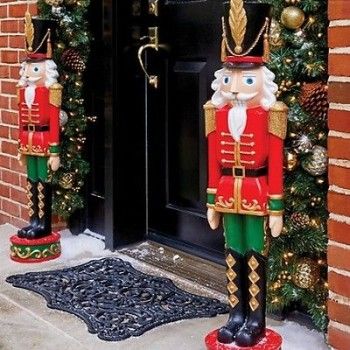 20 Ways to Decorate Your Porch for Christmas Best Outdoor Christmas Decorations, Christmas Toy Soldiers, Nutcracker Christmas Decorations, Nutcracker Decor, Christmas Entryway, Christmas Nutcrackers, Christmas Soldiers, Themed Decorations, Nutcracker Soldier