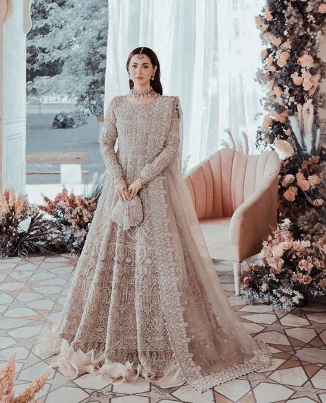 Pakistani Walima Dress Brides, Walima Dresses Pakistani Brides, Bridal Dresses 2023, Walima Dresses Pakistani, Lehenga For Bride, Walima Dresses, Pakistani Bridal Lehenga, Engagement Dress For Bride, Wedding Dress Design