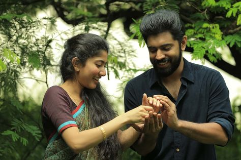 https://youtube.com/channel/UCHyon-hTB1uw_ZqwMOzIGeg Premam Movie, Nivin Pauly, Movies Malayalam, Cute Movie Scenes, Sai Pallavi, Love Story Video, Movie Pic, Song Lyrics Beautiful, Best Love Songs