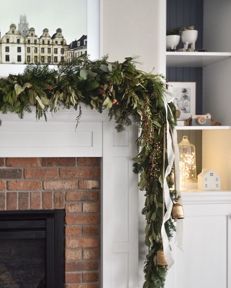 Garland On Mantle, Fresh Garland, Fresh Garlands, Holiday Table Centerpieces, Winter Garland, Christmas Branches, Holiday Soiree, Home Smell, Pine Garland