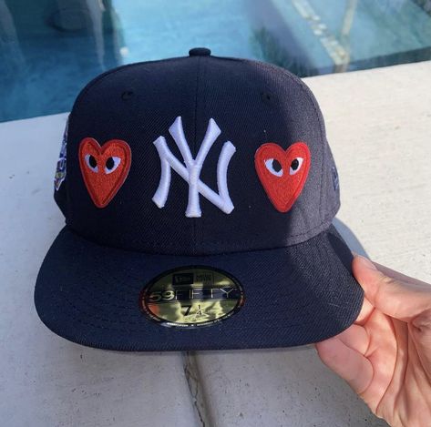 #aesthetic #hats #fashion #custom #nyc Nyc Hats Aesthetic, Fitted Hats Custom, Fitted Hats Design Ideas, Dope Hats Swag, Custom Fitted Hat, Cool Hats Aesthetic, Hat Astethic, Custom Clothes Streetwear, Fitted Caps Aesthetic