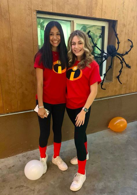 Costume For Guys Halloween, Spirit Week Outfits Twin Day, Doubles Costumes Ideas, Disney Movie Characters Costumes, Disney Duo Spirit Week, Cartoon Duos Costumes, Triplet Outfits For Spirit Week, Duo Book Week Costumes, Triplet Day Spirit Week