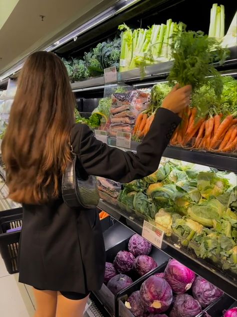 Aesthetic groceries fruits veggies whefoods organic Fruit And Veggies Aesthetic, Vegan Girl Aesthetic, Aesthetic Groceries, Nature Girl Aesthetic, Healthy Girl Era, Vegan Aesthetic, Organic Aesthetic, Healthy Girl, Vision Boards