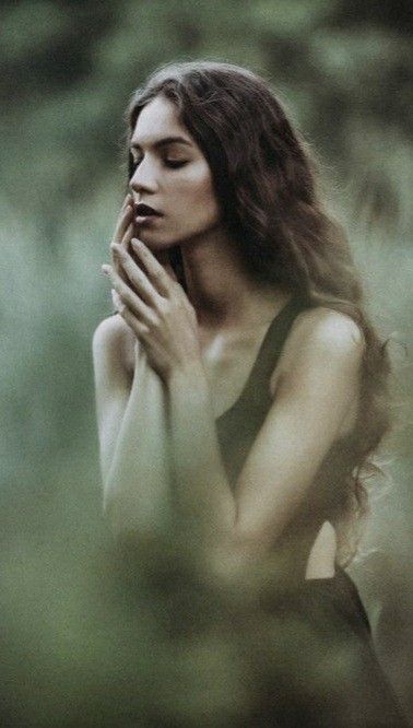 How lovely the silence of growing things. Moody Outdoor Photoshoot, Forest Photoshoot Aesthetic, Photography In Forest, Forest Portrait Photography, Woodsy Photoshoot, Witch Poses, Fotoshoot Ideas, Moody Photoshoot, Forest Portrait