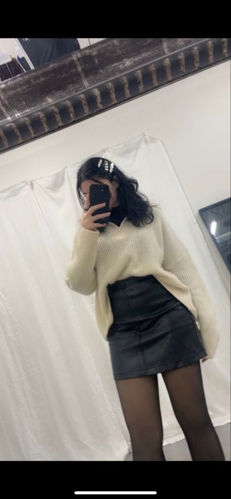 A cozy sweater fit with leather skirt and turtle neck. Mayching wavy hair clips in a neutral aesthetic. Office outfits for fall. Keeping warm. A layered look. Neutral Aesthetic, Sweater Fits, Fall Fits, Cozy Sweater, Cozy Sweaters, Clip Ins, Wavy Hair, Fashion Inspiration, Leather Skirt