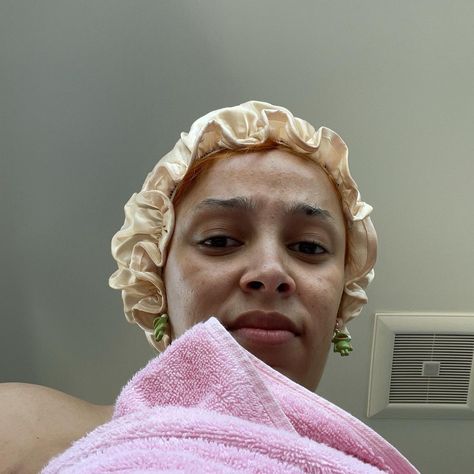 No Makeup Pictures, Instagram Comments, No Makeup, Makeup Pictures, Doja Cat, Natural Look, Music Songs, Songs, Instagram Photo