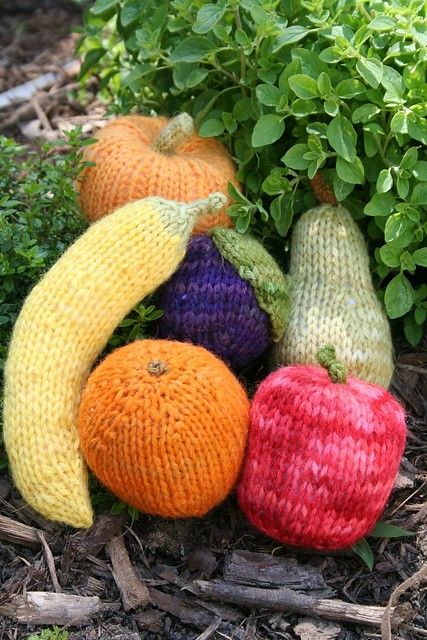 Knit Food, Knit Fruit, Creative Knitting, Food Patterns, Crochet Food, Knitted Flowers, Knitted Animals, Maize, Play Food