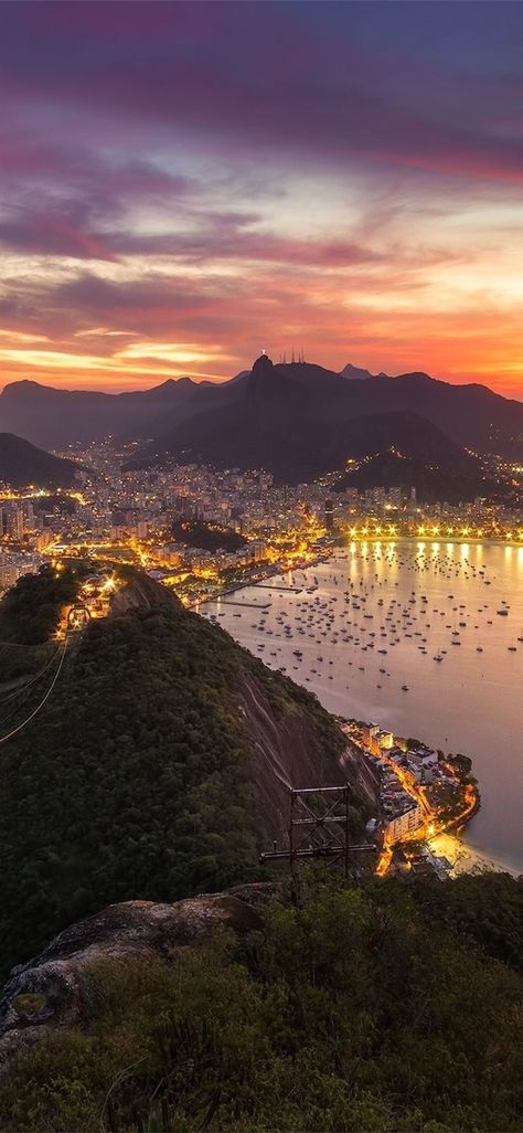 Rio De Janeiro Cityscape Brazil Sunset #RiodeJaneiro #100mostbeautifulplacestovisit #brazil #iPhoneXWallpaper Rio Wallpaper, Brazil Sunset, Favelas Brazil, Brazil Wallpaper, Brazil Cities, Sunset Iphone Wallpaper, Brazil Culture, Brazil Travel, Dream Holiday