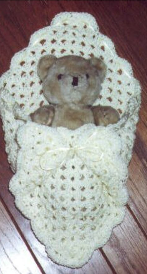 Angel Baby Crochet Patterns Free, Half Granny Square, Crochet With Thread, Simple Granny Square, Angel Baby Crochet, Angel Baby Patterns, Preemie Crochet, Pouch Crochet, Crochet Cocoon