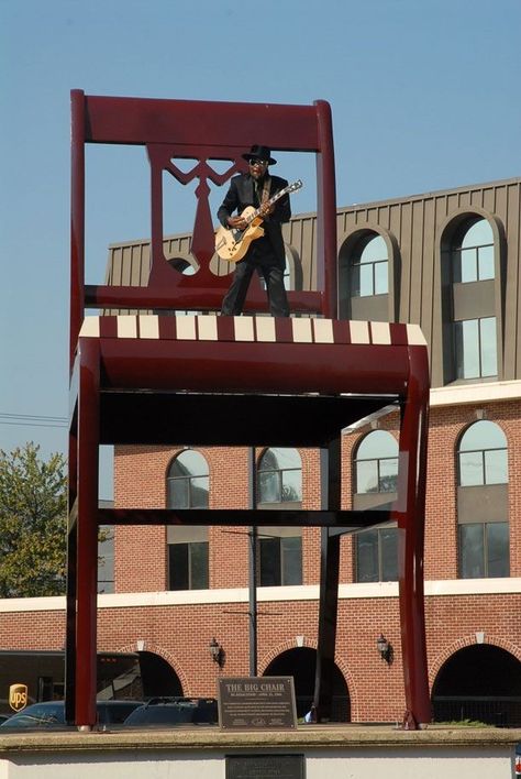 Glass Apartment, Chair Photoshoot, Washing Dc, Big Chair, Washington Dc Travel, National Mall, Smithsonian Institution, District Of Columbia, Music Photo