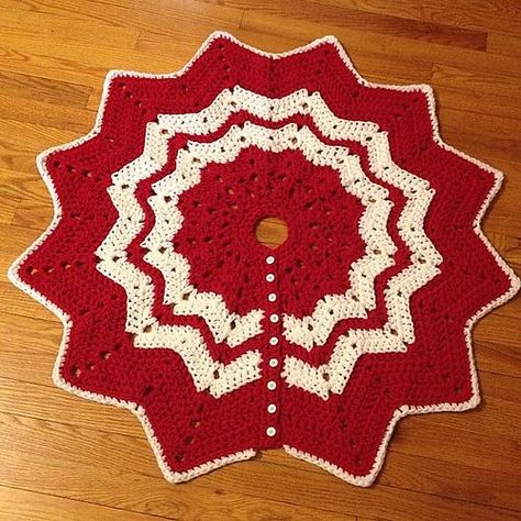 12 Free Christmas Tree Skirt Crochet Patterns | Crafting Happiness Crochet Christmas Tree Skirt, Uncinetto Zig Zag, Christmas Tree Skirt Crochet Pattern, Crochet Tree Skirt, Christmas Tree Skirts Patterns, Holiday Tree Skirts, Skirt Pattern Free, Crochet Christmas Tree, Tree Skirt Pattern