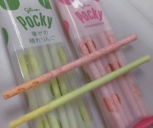 Snacks Japonais, Pink Food, Asian Snacks, Cute Snacks, Think Food, Japanese Snacks, Kawaii Food, Cafe Food, Korean Food