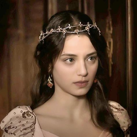 Medieval Aesthetic Princesses, Leyla Tanlar, Princess Face, Medieval Aesthetic, Princess Aesthetic, Pose Reference Photo, Girls Dream, Makeup Trends, Face Claims