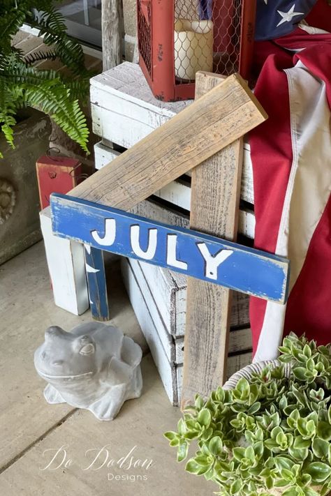 Simple DIY 4th Of July Decor - Rustic Wood Sign - Do Dodson Designs July 4 Decorations Diy, Homemade Fourth Of July Decorations, Simple 4th Of July Decor, 4th Of July Wood Crafts Diy Projects, July 4th Diy Decor, Rustic 4th Of July Decor, Forth Of July Decorations Diy Easy, 4th Of July Wood Crafts, Diy July 4th Decorations