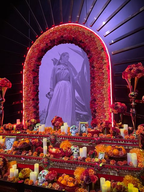 Frida Kahlo Exhibition, Mexican Altar Ideas, Feminist Artwork, Mexican Skull Art, Photo Dump Instagram, Dump Instagram, Dia De Los Muertos Decorations Ideas, Mexico Day Of The Dead, Mexico Pictures