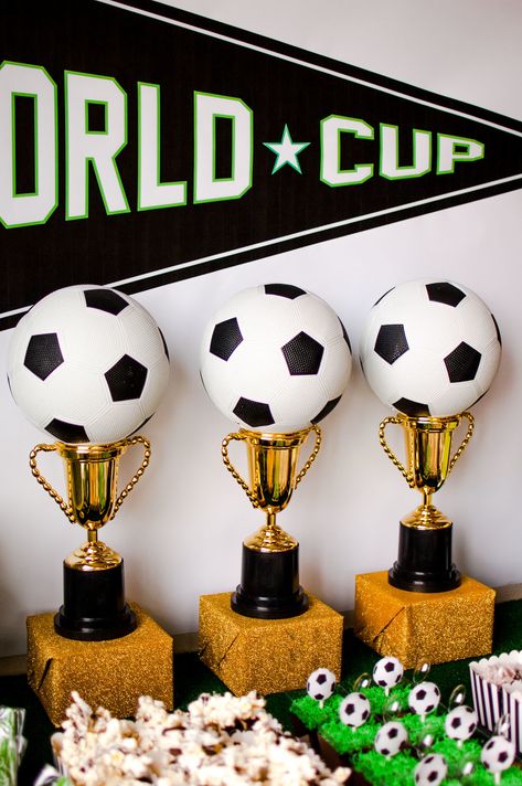 World Cup Soccer Party, Soccer Themed Birthday Party, Soccer Centerpieces, Soccer Party Decorations, Background For Kids, Soccer Banquet, Soccer Theme Parties, Ornament Background, Soccer Birthday Parties