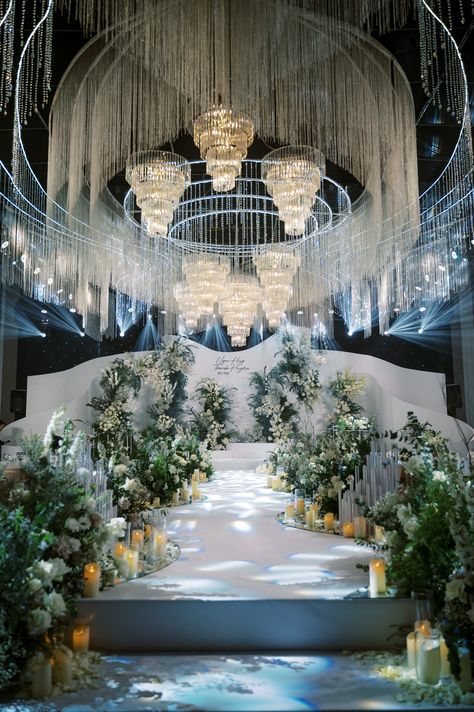 Indoor Outdoor Wedding Decor, Ballroom Wedding Reception Layout, Simple Ballroom Wedding Decor, Wedding Catwalk Decoration, Wedding Venue Ballroom, Ceiling Design Wedding Receptions, Outdoor Luxury Wedding, Wedding Sealing Decoration, Wedding Ball Room Decoration