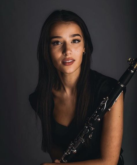 Maya Yokanovich on Instagram: "Hi Instagram ❤️ I am recent college grad with my Bachelors in Music from the university of minnesota. I am off to get my masters from Bard Conservatory this fall. Follow along for practice tips and tricks :) #clarinet #musician #musiciansofinstagram #musician #musicschool #clarinettips #classicalmusic" Clarinet Photoshoot, Graduation Baddie, Clarinet Photography, Clarinet Photo, Musicians Photography, Band Senior Pictures, Studio Posing, Musician Portraits, Graduation Photography Poses