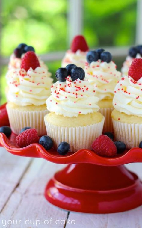 12 Best 4th Of July Cupcake Ideas - Easy Recipes for Fourth Of July Cupcakes—Delish.com 4th Of July Cupcakes, Lemon Whipped Cream, Berry Cupcakes, Fourth Of July Cakes, Meals For Four, 4th Of July Cake, 4th Of July Desserts, Fourth Of July Food, Oreo Dessert