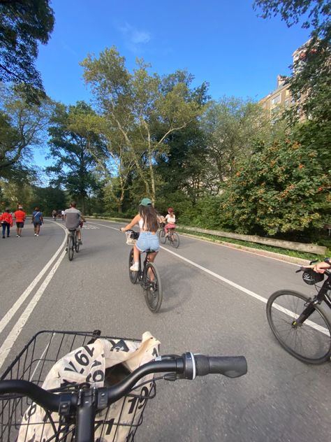 #nyc #newyorkcity #usa #travel #aesthetic #photography #manhattan #centralpark #friends Central Park Nyc, Usa Travel, America Travel, Travel Aesthetic, Central Park, Aesthetic Photography, Manhattan, Bike, Photography