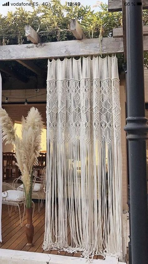 Butik Design, Hemma Diy, Apartment Patio Decor, Macrame Curtain, Patio Decorating Ideas On A Budget, Decorating Ideas On A Budget, Ideas Patio, Garden Decoration Ideas, Macrame Ideas