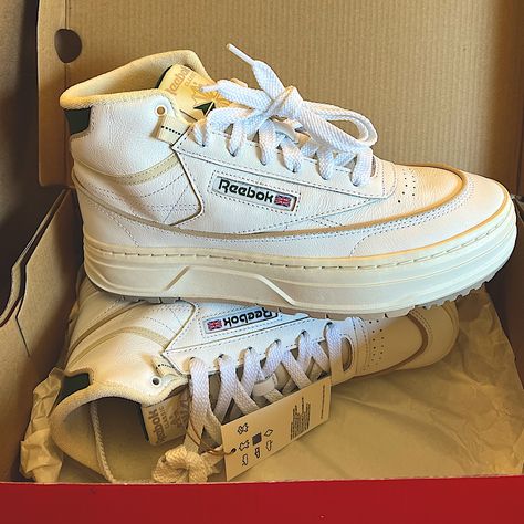 Reebok Club C Geo Mid Women Tennis Sneaker. Size 8.5 Us. Brand New, Never Worn. Very Comfortable! White And Green. British Logo. Reebok Geo Mid, Club C 85 Reebok Outfit, Rebock Shoe, Classic Reebok Shoes, Reebok Club C Geo Mid, British Logo, Reebok Outfit, Reebok White Sneakers, Reebok Crossfit Shoes