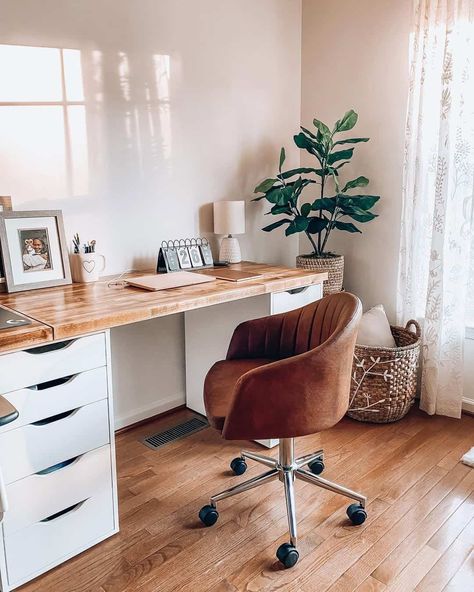 29 Modern Farmhouse Office Ideas for Productivity and Style Modern Farmhouse Home Office Desks, Bedroom Desk Ideas Modern, Executive Desk Decor, Simple Modern Farmhouse Office, Home Office Modern Farmhouse, Farmhouse Office Chair, Modern Farm Office, Home Office Farmhouse, Office Farmhouse