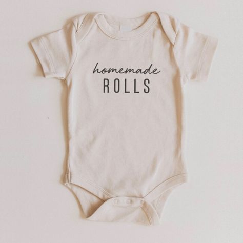 Homemade Rolls is printed on a 100% Organic Cotton bodysuit with non-toxic water-based ink. PRODUCT DETAILS:100% Organic Cotton Unisex fit, runs true to size Each top is handprinted with water-based non-toxic ink. Due to the nature of handmade items, there may be slight variations in the color or placement of the print on each shirt. For the longest shirt life possible:wash inside out on cold, tumble dry on low or air dry, never iron over the design, and never use bleach. Onsie Decoration Ideas, Baby Cricut Ideas, Baby Onsie Designs, Homemade Onesies, Cricut Baby Projects, Baby Cricut Projects, Onsies Ideas Boy, Cricut Onesie Ideas, Cricut Baby Onesie