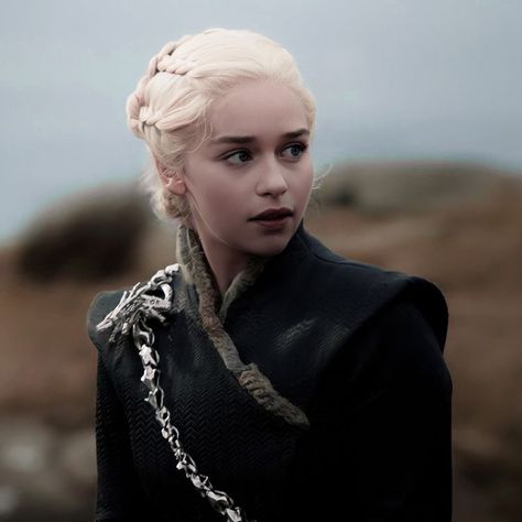 Daenerys Targaryen Hd, Targaryen Wallpaper, Daenerys Targaryen Wallpaper, Emilie Clarke, Daenerys Targaryen Icons, Emilia Clarke Daenerys Targaryen, The Mother Of Dragons, Fire And Blood, King In The North