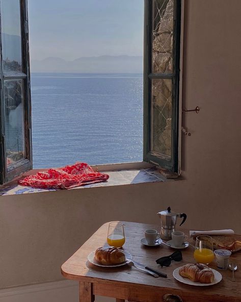 Italy Breakfast, Breakfast In Italy, Travel Breakfast, Summer Cafe, Breakfast Summer, Sicily Travel, Italian Breakfast, Italy Sicily, Summer Breakfast