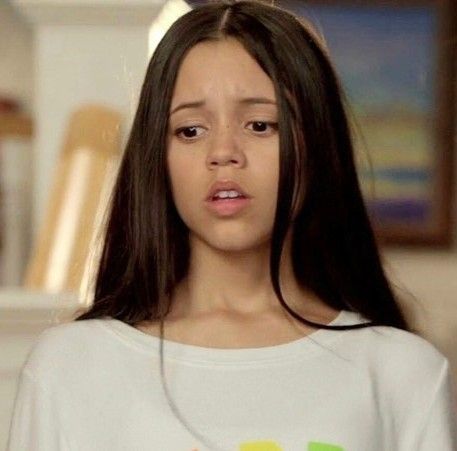 Amber Freeman School Photo, Harley Diaz, Jenna Ortega Kid, Jenna Ortega Childhood, Jenna Ortega Stuck In The Middle, Jenna Ortega Young, Young Jenna Ortega, Scream 5 Cast, 2000s Childhood Memories