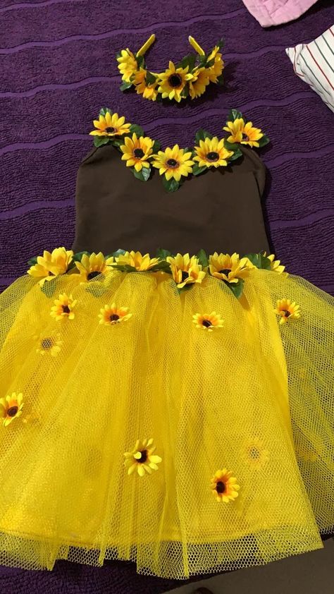 Yellow Tutu Costume Ideas, Autumn Costume Ideas, Sunflower Costume Diy, Daisy Costume Flower, Flower Costume Diy, Sunflower Costume, Flower Costume Kids, Daisy Costume, Yellow Tutu