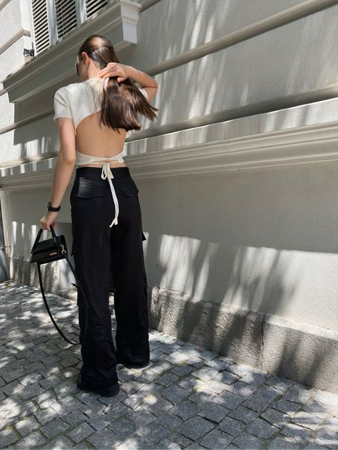 Jacquemus Bag Le Chiquito Long, Jacquemus Long Chiquito, Jacquemus Bag Outfit Streetstyle, Jacquemus Bag Street Style, Jacquemus Bag Outfit, Jacquemus Le Chiquito Long, Le Chiquito Long, Jacquemus Top, Long Outfit