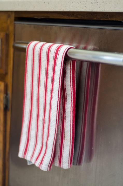 Here’s Why You Might Want to Hang a Dish Towel on Your Dishwasher | This is why you should hang a dish towel on your dishwasher Hang Dish Towels In Kitchen, Dish Towel Crafts, Stainless Steel Refrigerator, Dirty Dishes, Kitchen Dish Towel, Towel Crafts, Cleaning Dishes, Water Dispenser, Bar Drinks