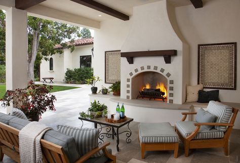 A cozy outdoor living room. With plaster fireplace and custom tile. Modern Colonial Style, Spanish Colonial Decor, Modern Spanish Home, Modern Spanish Style, Modern Hacienda, Veranda Design, Spanish Interior, Spanish Colonial Homes, Hacienda Homes