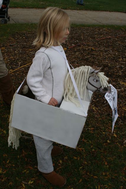 The Little Backyard Farm: How to make Maximus - the horse from the movie Tangled Kids Horse Costume, Tangled Costume, Cow Craft, Backyard Farm, Western Theme Party, Cinderella Costume, Horse Costumes, Horses Theme, Book Week Costume