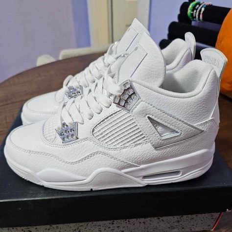 Cute High Top Jordans, Nike Shoes For School, Dream Shoes Jordans, Sneakers Fashion Women's, Jordan 4 Pure Money, Jordan 4 Shoes, All White Shoes, Shoes Wishlist, Jordans 1