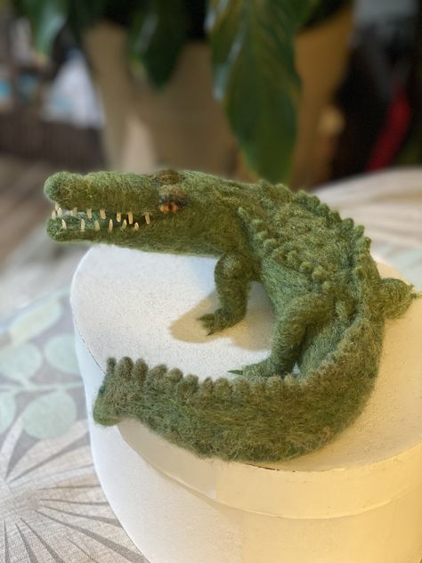 Mobiles For Kids, Felt Dragon, Felting Ideas, Wool Needle Felting, Needle Felting Projects, Felted Animals, Wool Art, Needle Felted Animals, Lizards