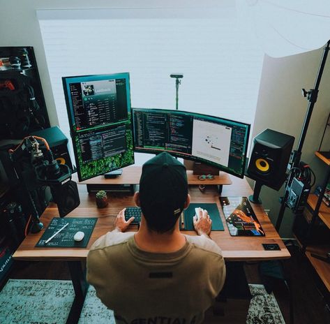 Programming Setup, Flannel Outfits Men, Code Programming, Home Office Set Up, Editing Suite, In My Element, College Motivation, Computer Programmer, Desktop Setup