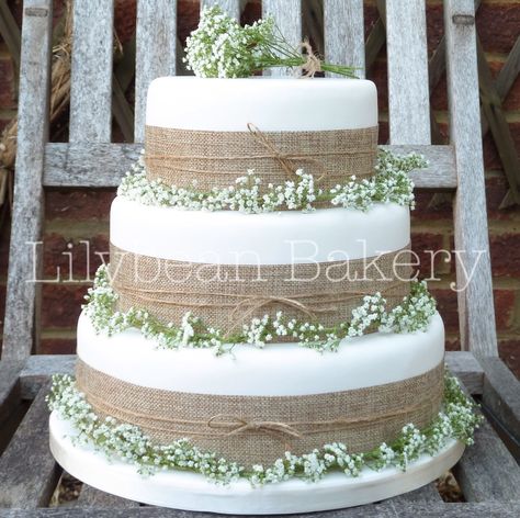 Rustic Gypsophila and Hessian Wedding Cake Wedding Cake Gypsophila Simple, Gypsophila Cake, Hessian Wedding, Lavender Wedding Cake, Gypsophila Wedding, Wedding Cake Fresh Flowers, Country Wedding Cakes, Wedding Cake Rustic, Rustic Wedding Cake