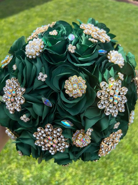 Handmade Quinceañera Bouquet/ Wedding.  With Emerald Roses. Finished off with Gold brooches.  Has extra Brooches, decorative with lace on the bottom, handle with crystal brooch.  *Please note brooches can change in style due to availability.* Decor / color combinations can be changed upon request. {This is a made to order Bouquet} Emerald Green Quinceanera Bouquet, Sage Quince, Quincena Ideas, Emerald Quince, Quince Green, Gold Quinceanera Theme, Emerald Green Quinceanera Theme, Quinceñera Ideas, Green Quinceanera Theme