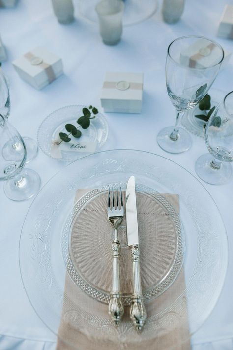 Clear Glass Plates Wedding, Clear Glass Dinner Plates Table Settings, Glass Dinner Plates, Glass Charger Plates Wedding, Clear Plates Wedding, Glass Plates Table Setting, Clear Plates Table Setting, Bougie Picnic, Glass Table Setting