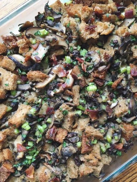 Thanksgiving Stuffing with Giblets: Liver, Heart and Gizzard Turkey Giblet Stuffing, Stuffing With Gizzards, Stuffing With Giblets, Homemade Turkey Stuffing, Homemade Stuffing Recipes, Holiday Menu Ideas, Turkey Giblets, Turkey Stuffing Recipes, Magnolia Bakery Banana Pudding