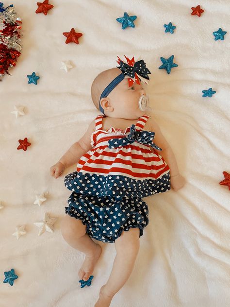 Forth Of July Baby Photo, Newborn Fourth Of July Pictures, 4th Of July Pictures Baby, Fourth Of July Milestone Picture, 4th Of July Newborn Pictures, Fourth Of July Photoshoot Ideas, July Milestone Picture Ideas, 4th Of July Photo Shoot Baby, Fourth Of July Baby Photoshoot