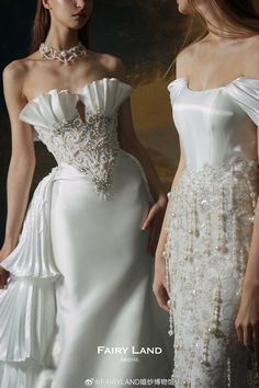 Tulip Wedding Dress, Wedding Gown Bustle, Couture 2024, Wedding Dresses Ideas, Silk Wedding Gown, Video Wedding, Bride Dress Simple, Elegant Clothing, Fairy Tale Wedding Dress